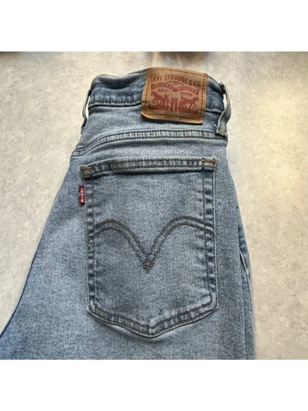 Levi's Wedgie Straight Jeans Womens 30 Light Wash High Rise Distressed Denim - Picture 3 of 16